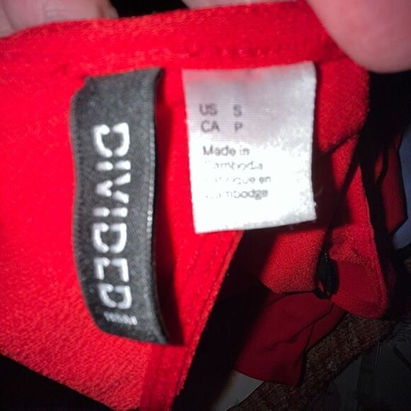 Divided red faux wrap crop top small - Picture 4 of 5